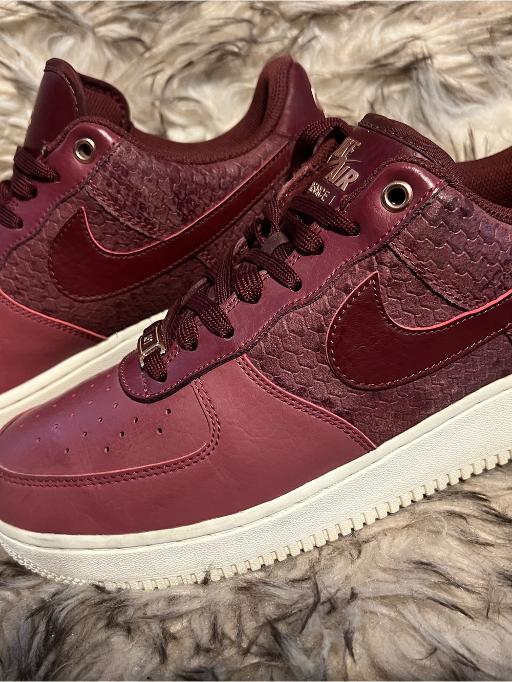 Nike Air Force 1 Men's Sneakers in Burgundy with Gold Accents Sz 9.5 - Picture 7 of 15